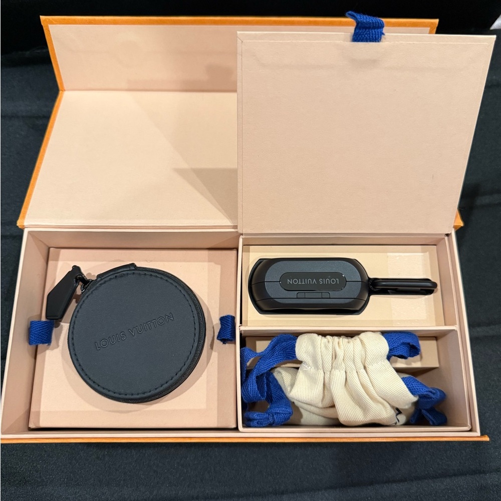 SOLD Louis Vuitton Horizon Light Up Headphones Black